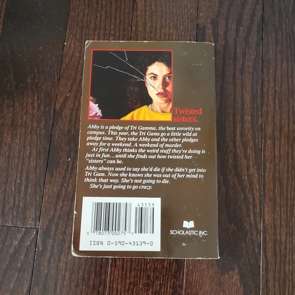 Twisted by R.L. Stine - Alternate cover - Picture 2 of 3